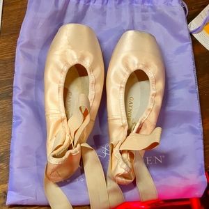 Gaynor Minden pointe shoes